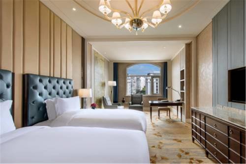 Superior Twin Room with Club Access