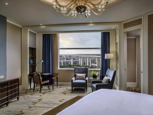 Junior King Suite