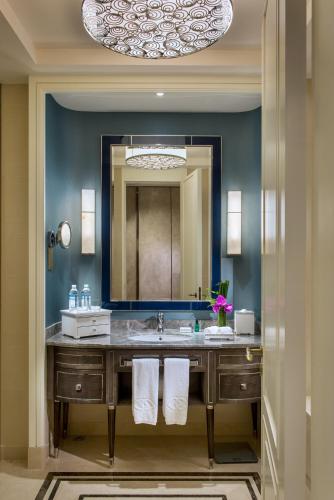 Junior King Suite