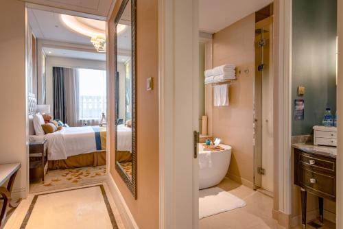 Junior King Suite