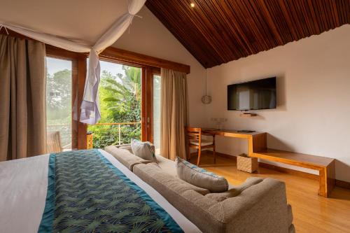 Superior King Suite