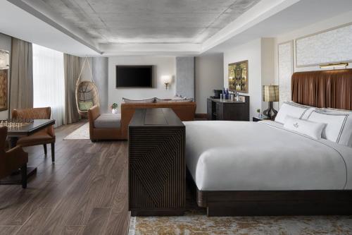 Junior King Suite