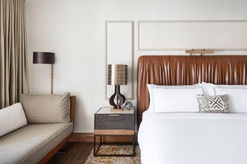 Large King Room with Marina View - Hearing Accessible