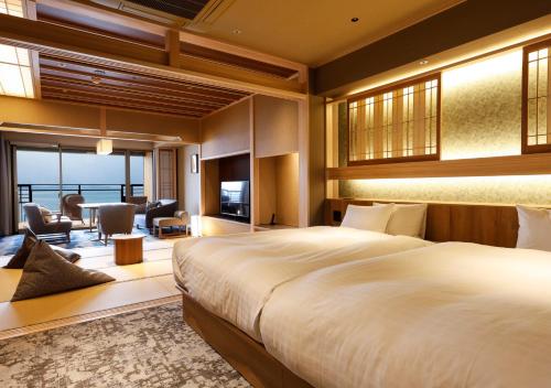 Japanese Western Suite with Open Air Bath Type M - Non-Smoking (4th-6th Floor)