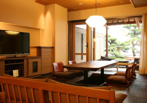 Japanese Western Suite with Open Air Bath Type B - Non-Smoking (1st Floor)