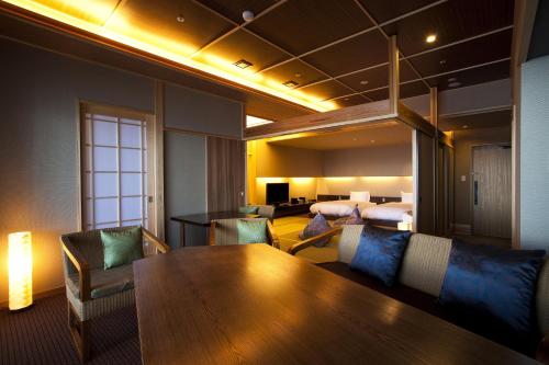 Japanese Western Suite with Open Air Bath Type G - Non-Smoking (5th-8th Floor)