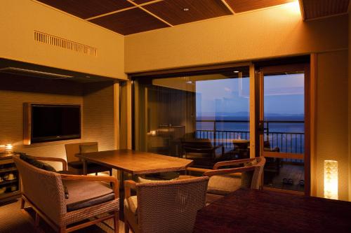 Japanese Western Suite with Open Air Bath Type G - Non-Smoking (5th-8th Floor)