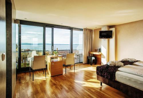 Junior Suite with Sea View (Annex)