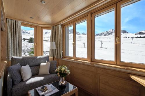 Family Room with Mountain View
