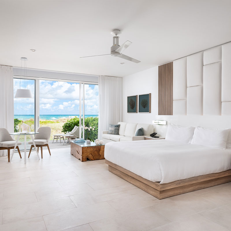Grand Deluxe Oceanfront Studio