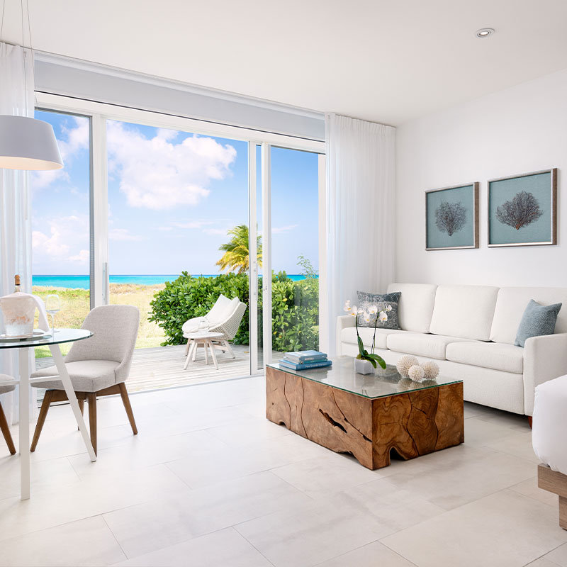 Grand Deluxe Oceanfront Studio