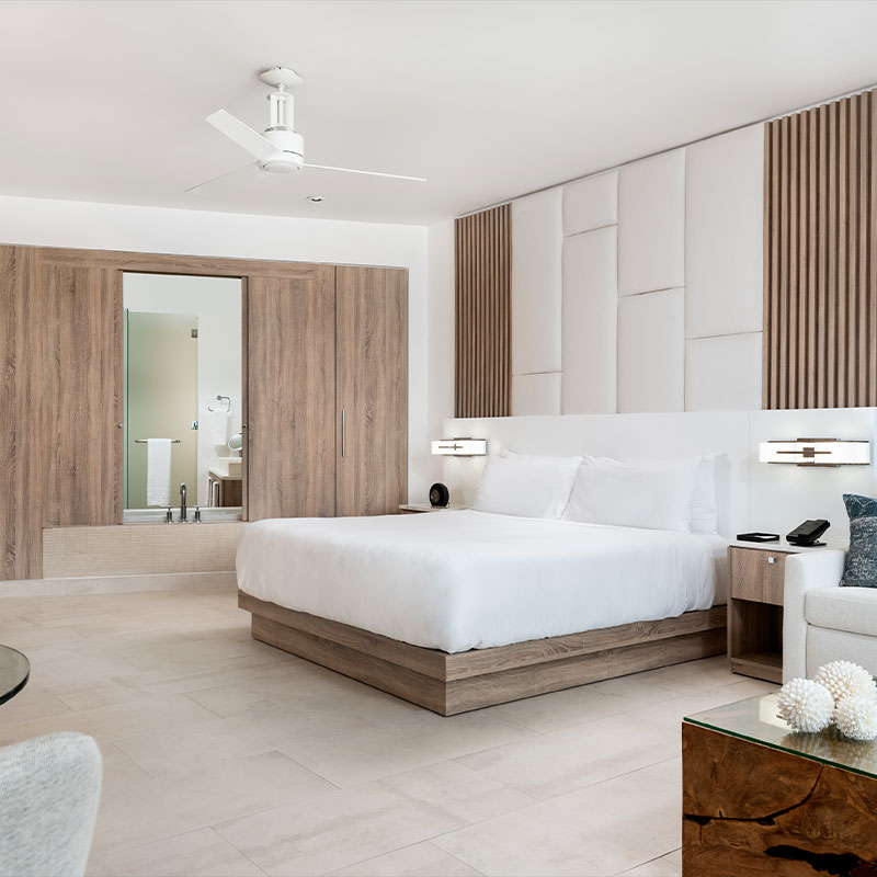 Grand Deluxe Oceanfront Studio
