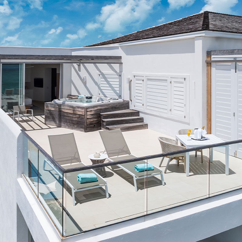 Penthouse Studio with Hot Tub