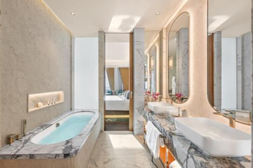 Superior Sea View King Room