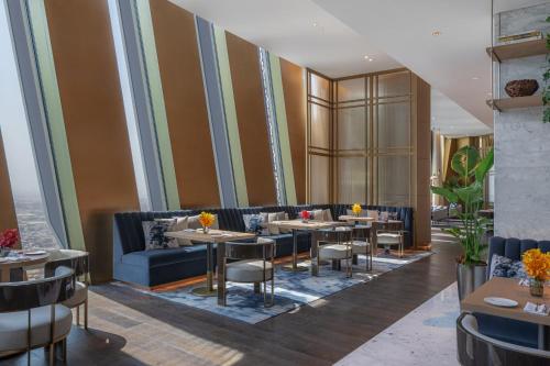 Club Downtown View King Room