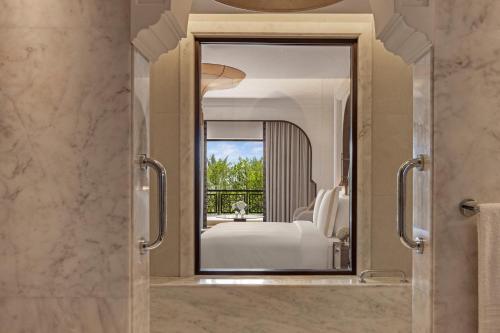 Deluxe King Palm Sea View Room with balcony, sofa bed, access to kids club, cinema