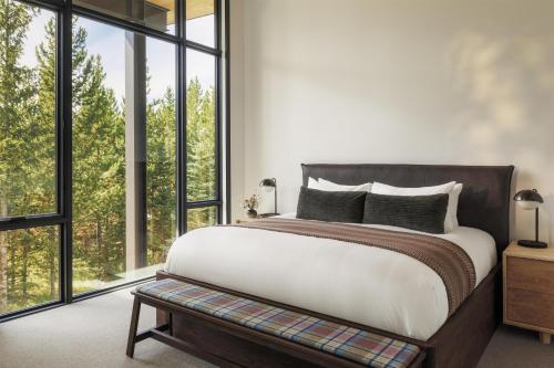 Signature Six Bedroom Private Home