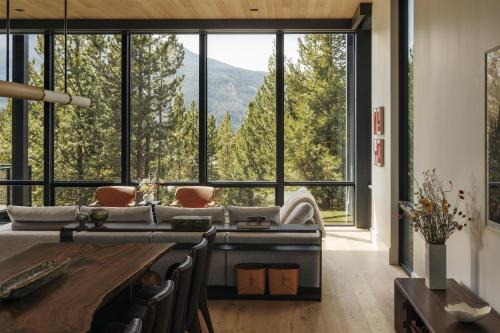 Signature Six Bedroom Private Home