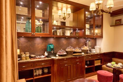 Kin's Signature City View, Free Afternoon Tea