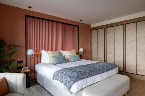 Superior King Room with River View