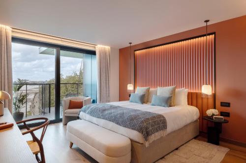 Superior King Room with River View
