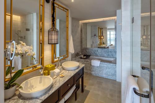 Deluxe King Room with River View
