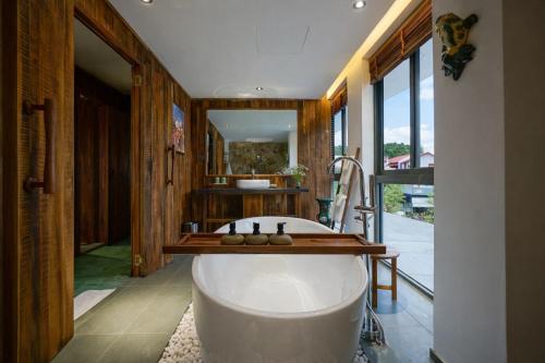 Deluxe King Studio
