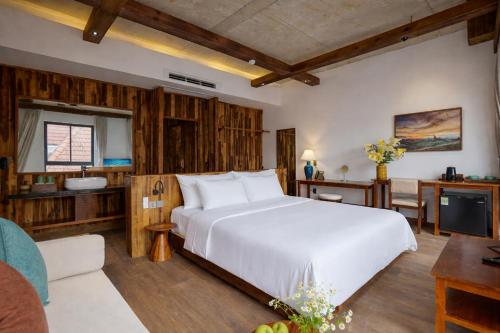Deluxe Double or Twin Room with City View
