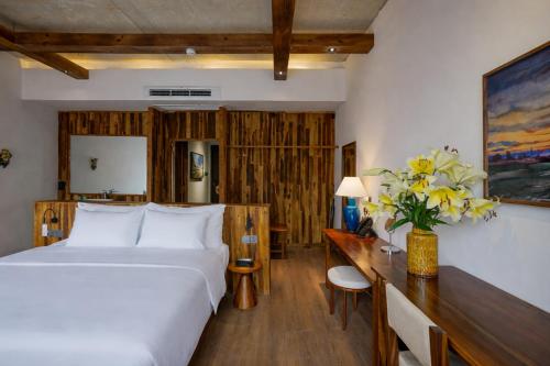 Deluxe Double or Twin Room with City View