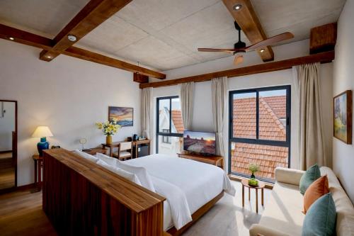 Deluxe Double or Twin Room with City View