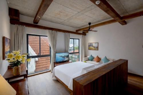 Deluxe Double or Twin Room with City View