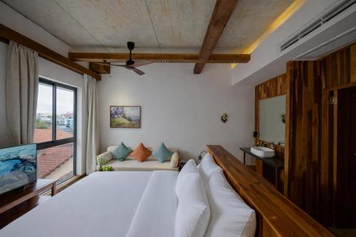 Deluxe Double or Twin Room with City View