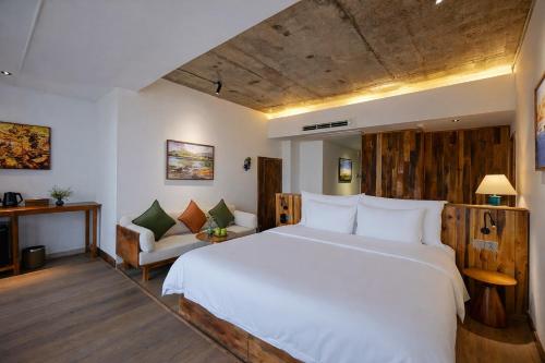 Suite with City View