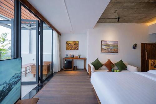 Suite with City View