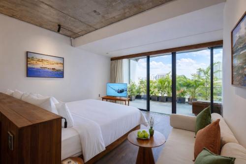 Suite with City View