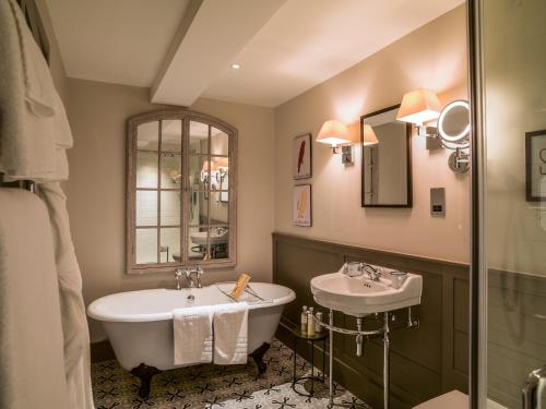 Superior Deluxe Double or Twin Room 