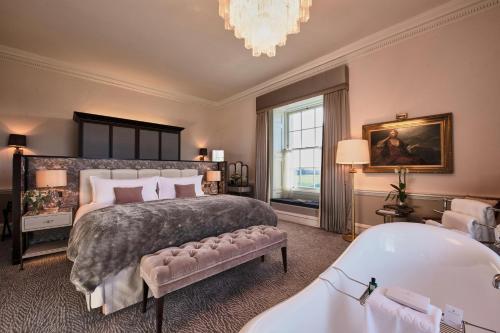 Main House One-Bedroom Suite