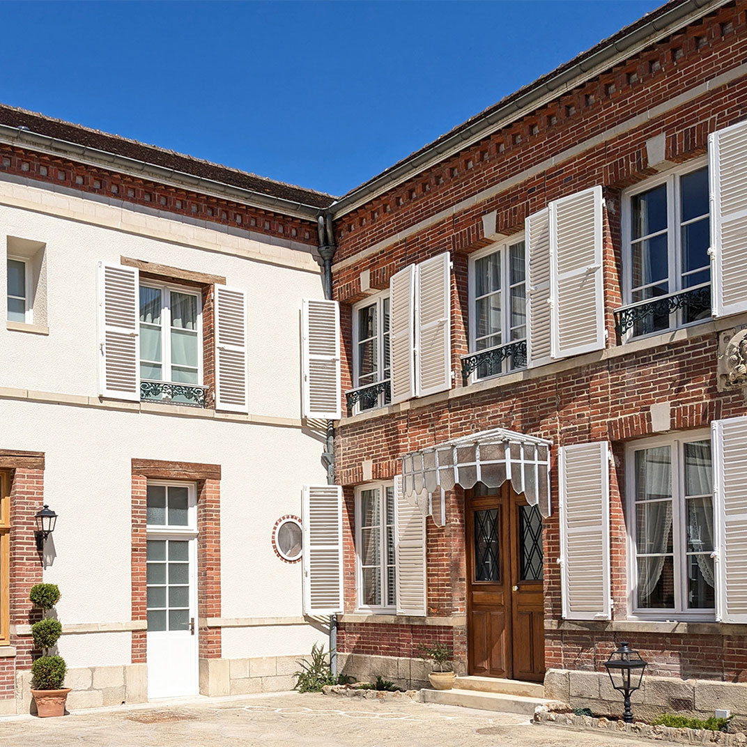 Maison À  Deux Mains