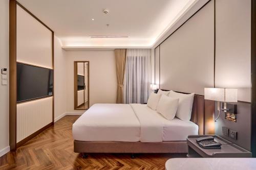 Deluxe Double Room Internal Window + Afternoon Tea