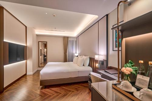 Deluxe Double Room Internal Window + Afternoon Tea