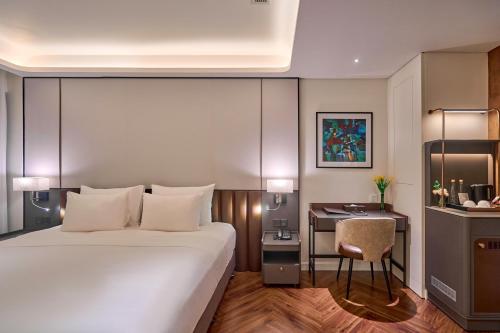 Deluxe Double or Twin Room Internal Window + Afternoon Tea