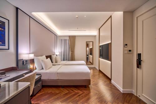 Deluxe Double or Twin Room Internal Window + Afternoon Tea