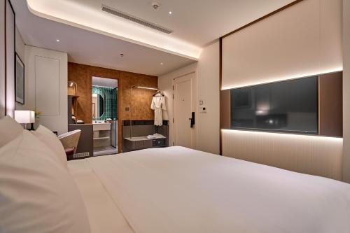 Deluxe Double or Twin Room Internal Window + Afternoon Tea