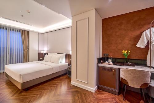 Junior Suite Balcony + Afternoon Tea