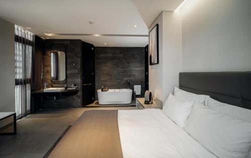 Contemporary Suite