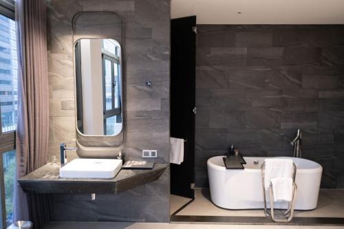 Contemporary Suite