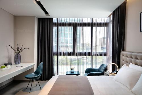 Junior Contemporary Suite