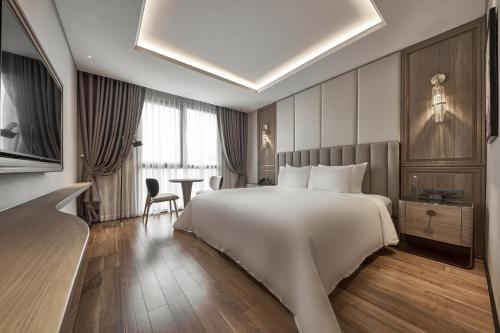 Executive Connecting Room for 4 People