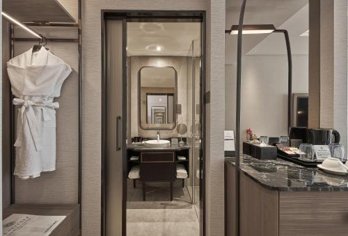 Executive Connecting Room for 4 People