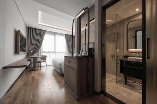 Deluxe Connecting Room for 4 people